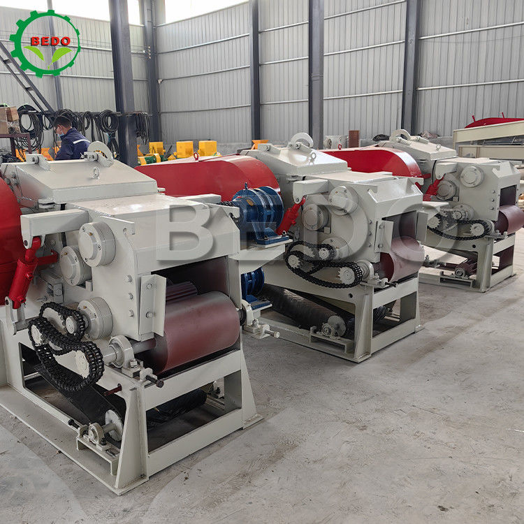 590rpm 3-5t/h ड्रम प्रकार लकड़ी चिपिंग मशीन एक साल की वारंटी वानिकी चिपर