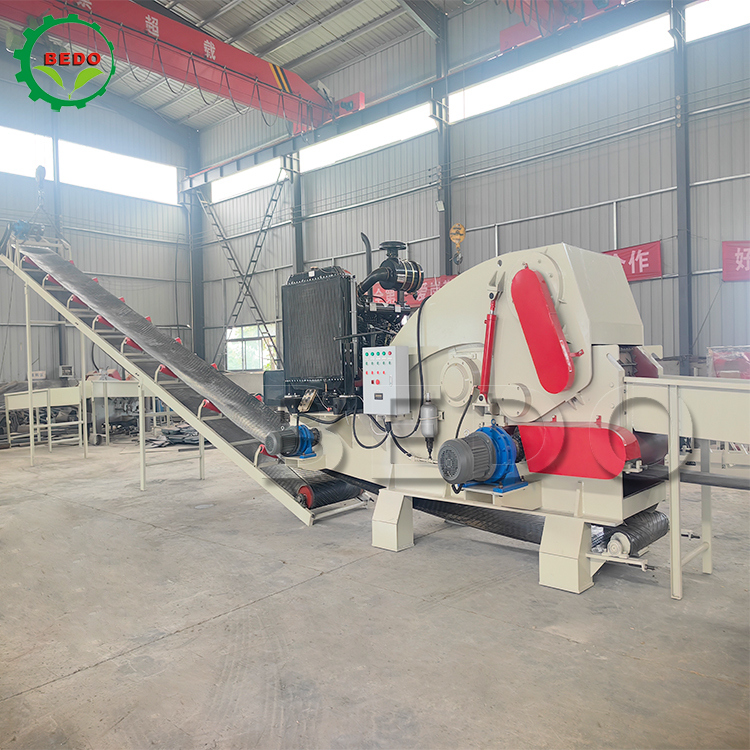 डीजल इंजन 235HP सीई प्रमाणित लकड़ी चिपर मशीन औद्योगिक ड्रम प्रकार भारी शुल्क श्रेडर