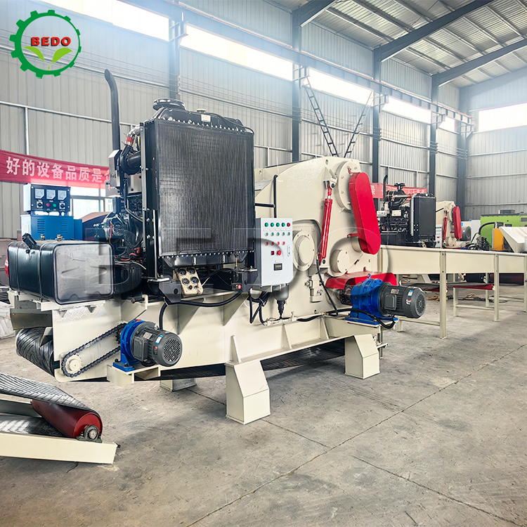 इंडोनेशिया चारकोल और कॉयर प्रसंस्करण के लिए डीजल मोबाइल 55HP नारियल खोल हस्क वुड चिपर मशीन