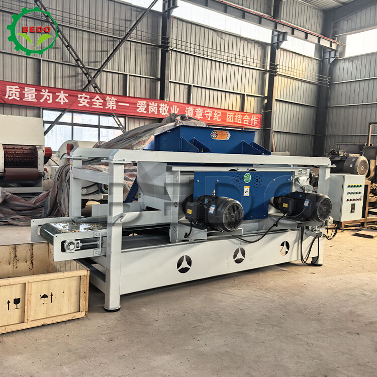 125 मिमी रोलर व्यास लकड़ी की छीलन मशीन, 4 किलोवाट रनिंग पावर और विभिन्न प्रकार की लकड़ियों के लिए अनुकूलित आउटपुट आकार के साथ