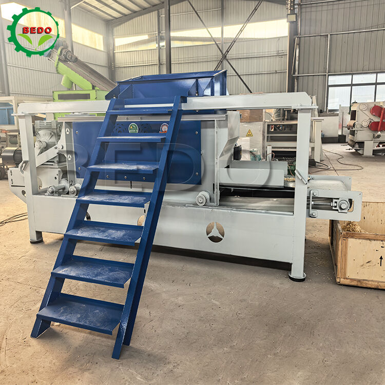 125 मिमी रोलर व्यास वाली लकड़ी के टुकड़े करने वाली मशीन 400-500 किलोग्राम प्रति घंटे की क्षमता और स्वचालित संचालन के साथ