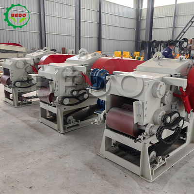 590rpm 3-5t/h ड्रम प्रकार लकड़ी चिपिंग मशीन एक साल की वारंटी वानिकी चिपर