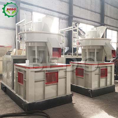 रोलर 380V वुड पेलेट मशीन 1000kg/h 2400*1300*1600mm