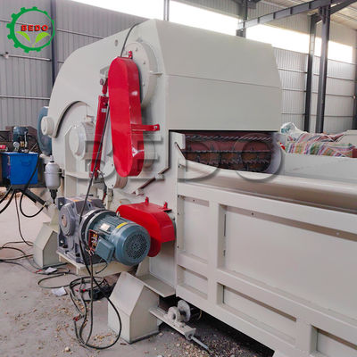 3pcs फ्लाइंग चाकू और 3KW 4KW डिस्चार्जिंग मोटर शक्ति के साथ शक्तिशाली डीजल इंजन लकड़ी कुचल मशीन