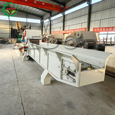 ग्राहक के अनुरोध के अनुसार लकड़ी के टुकड़े के लिए 2pcs डिस्क वुड चिपर मशीन