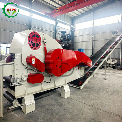 इंडोनेशिया चारकोल और कॉयर प्रसंस्करण के लिए डीजल मोबाइल 55HP नारियल खोल हस्क वुड चिपर मशीन