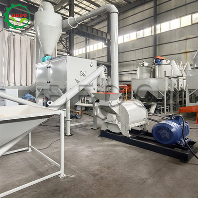 लकड़ी पाउडर मशीन 380V वोल्टेज सामान्य तापमान और ग्राहक की आवश्यकता के अनुसार अनुकूलित जाल