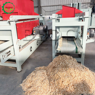 7.5kw*4 मुख्य शाफ्ट पावर के साथ औद्योगिक लकड़ी के स्पैविंग मशीन 1-2 मिमी स्पैविंग मोटाई और 3600r/min घूर्णन गति के लिए