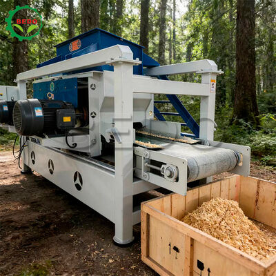 125 मिमी रोलर व्यास वाली वुड शेविंग मशीन, जिसमें कार्बन स्टील का मुख्य बॉडी और 7.5 किलोवाट 2 मेन शाफ्ट पावर है, जो लकड़ी के मटेरियल की शेविंग के लिए आदर्श है